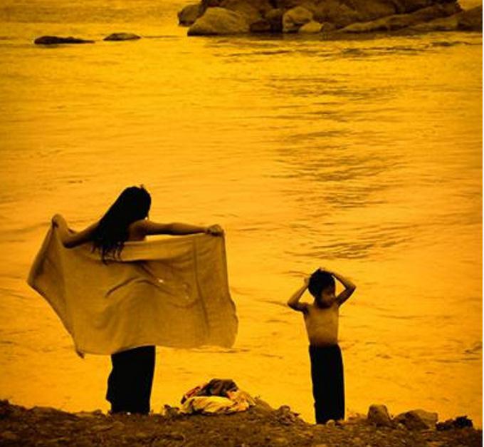 晚上偷偷看妈妈洗澡_晚上做梦梦到给狗洗澡_美国人 洗澡 晚上