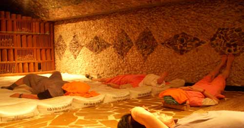 晚上做梦梦到给狗洗澡_晚上偷偷看妈妈洗澡_美国人 洗澡 晚上