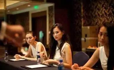 传统街舞斗舞男女对战 